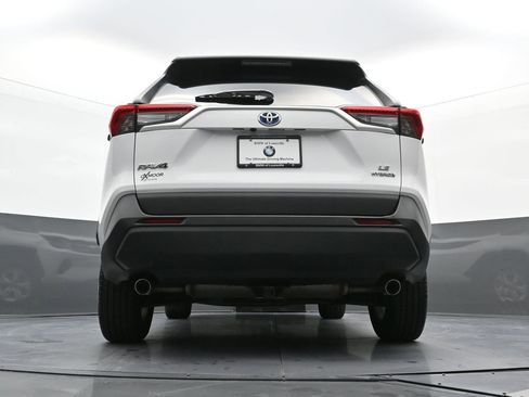 Used 2020 Toyota RAV4 LE image 14