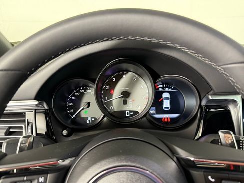 Certified 2025 Porsche Macan S image 37
