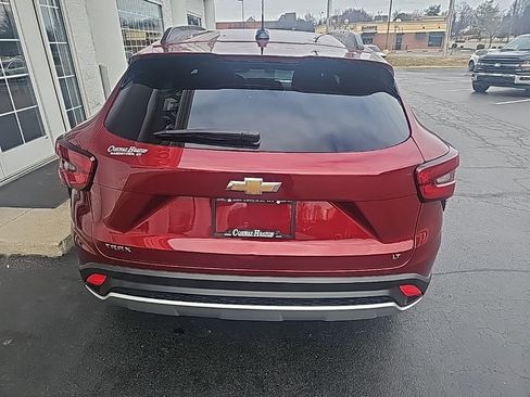 Used 2025 Chevrolet Trax LT w/ LT Convenience Package image 5