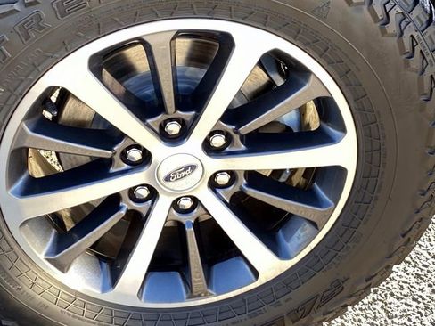 Used 2021 Ford Expedition XLT image 30