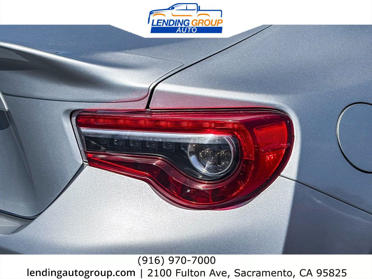Used 2017 Toyota 86 RWD image 8