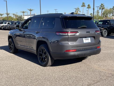 Certified 2024 Jeep Grand Cherokee L Laredo image 4