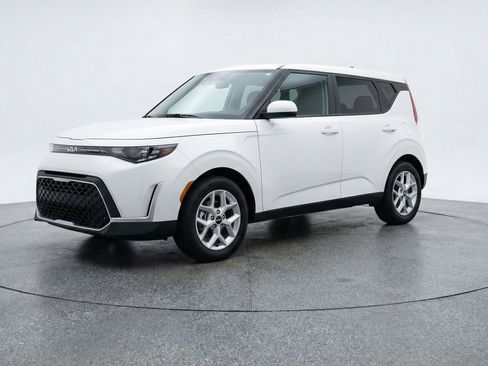 Used 2025 Kia Soul LX w/ LX Technology Package FWD image 3
