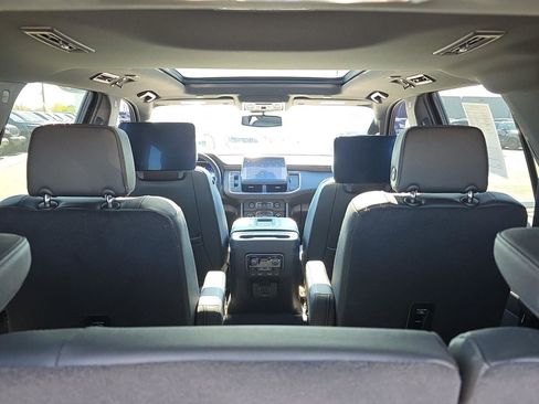 Used 2024 Chevrolet Tahoe Z71 w/ Luxury Package image 23