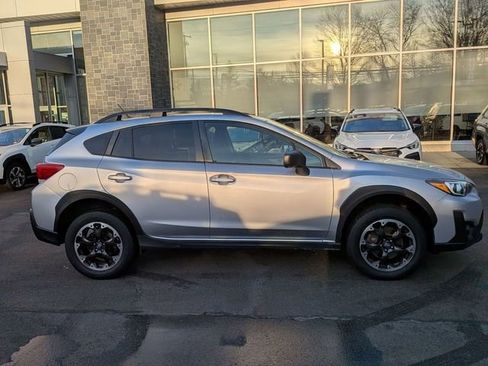 Used 2022 Subaru Crosstrek 2.0i image 2