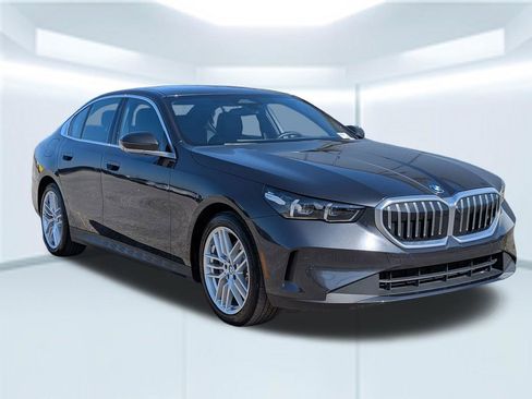 Used 2025 BMW 530i image 4