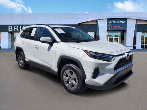 Used 2025 Toyota RAV4 XLE w/ Convenience Package image 2