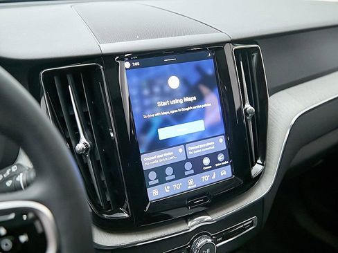 Certified 2025 Volvo XC60 B5 Plus AWD/4WD image 14