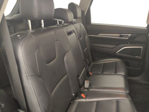 Used 2022 Kia Telluride LX FWD image 19