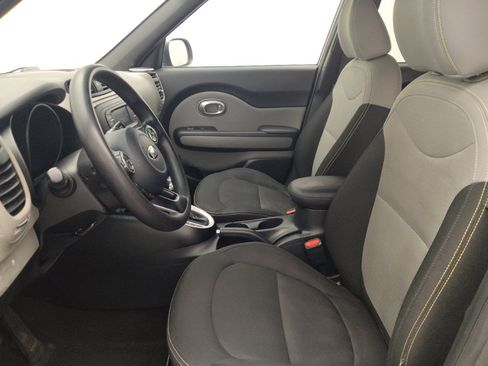 Used 2016 Kia Soul + FWD image 17