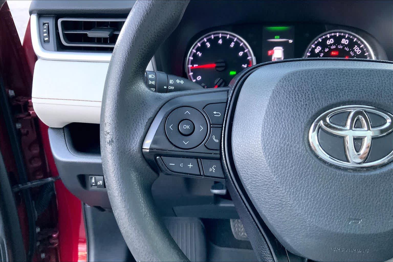 Used 2021 Toyota RAV4 XLE FWD image 21