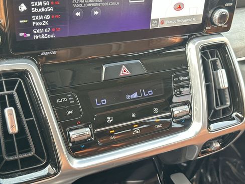 Certified 2023 Kia Sorento SX Prestige AWD/4WD image 16