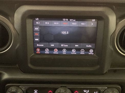 Used 2021 Jeep Gladiator Sport AWD/4WD image 12