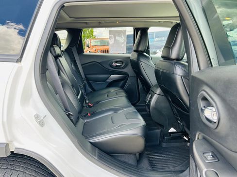 Used 2022 Jeep Cherokee Latitude Lux w/ Sun & Sound Group AWD/4WD image 28