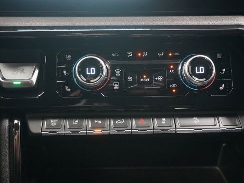 Used 2024 GMC Sierra 2500 AT4 w/ Technology Package image 26