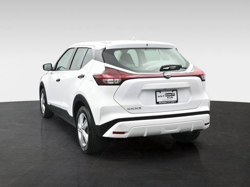 Used 2022 Nissan Kicks S FWD image 2