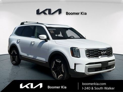 Certified 2025 Kia Telluride S image 3
