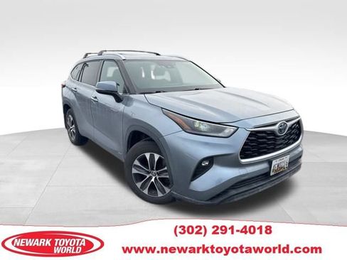 Used 2021 Toyota Highlander XLE image 1