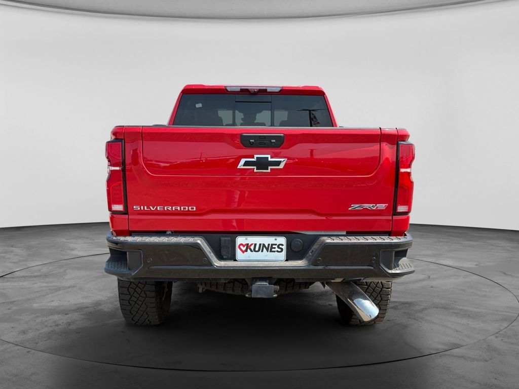 Used 2025 Chevrolet Silverado 2500 ZR2 w/ Technology Package AWD/4WD image 9