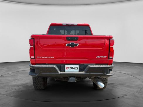 Used 2025 Chevrolet Silverado 2500 ZR2 w/ Technology Package AWD/4WD image 9