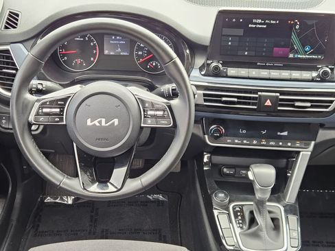 Used 2023 Kia Seltos S w/ Navigation Package FWD image 25