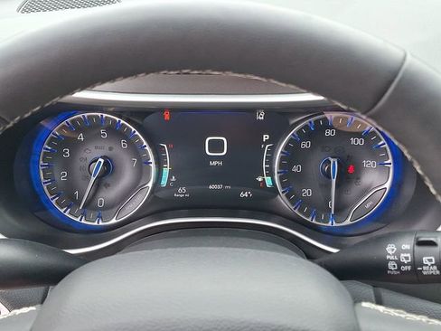 Certified 2024 Chrysler Pacifica Touring-L FWD image 21