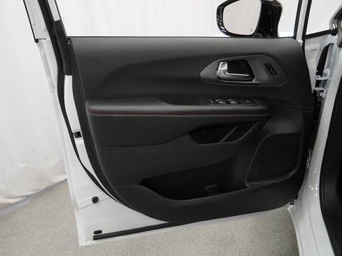 New 2027 Chrysler Pacifica Select AWD/4WD image 29