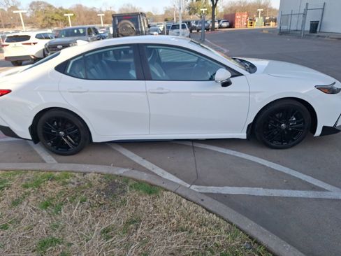 Used 2025 Toyota Camry SE w/ Multimedia Upgrade Package image 7