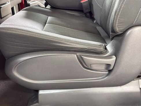 Used 2017 Nissan Titan SV image 14