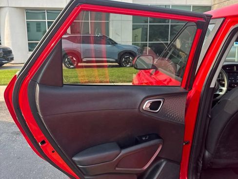 Used 2020 Kia Soul S FWD image 6