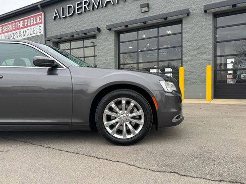 Used 2017 Chrysler 300 Limited image 47