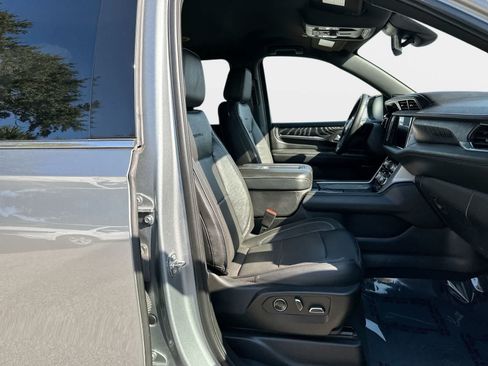 Used 2023 GMC Yukon XL Denali AWD/4WD image 14