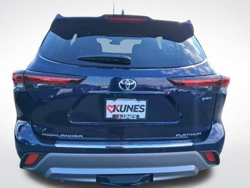 New 2026 Toyota Highlander Platinum AWD/4WD image 6
