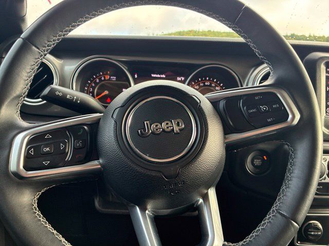 Used 2018 Jeep Wrangler Unlimited Sahara AWD/4WD image 14