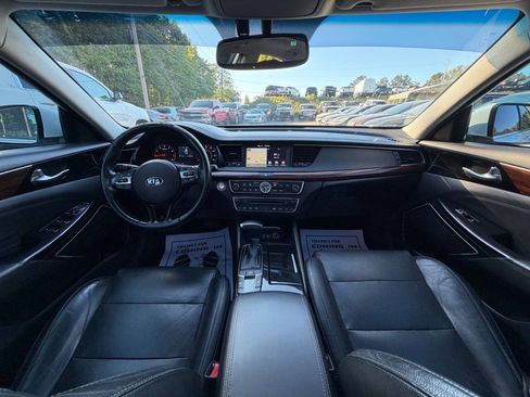 Used 2017 Kia Cadenza Premium w/ Luxury Package FWD image 25