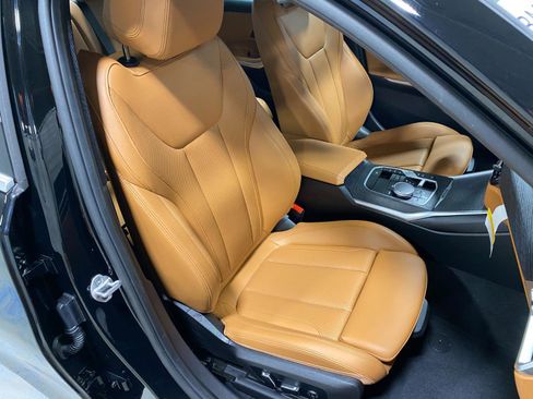 Certified 2025 BMW 330i xDrive Sedan w/ Convenience Package image 19