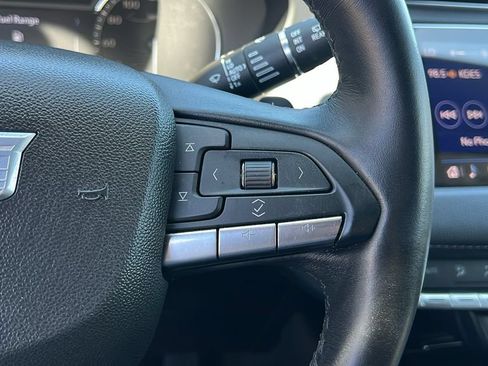Used 2022 Cadillac XT4 Premium Luxury w/ Enhanced Visibility Package FWD image 18