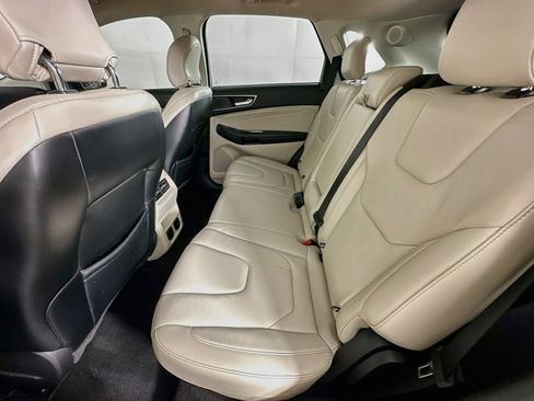 Used 2019 Ford Edge Titanium FWD image 27