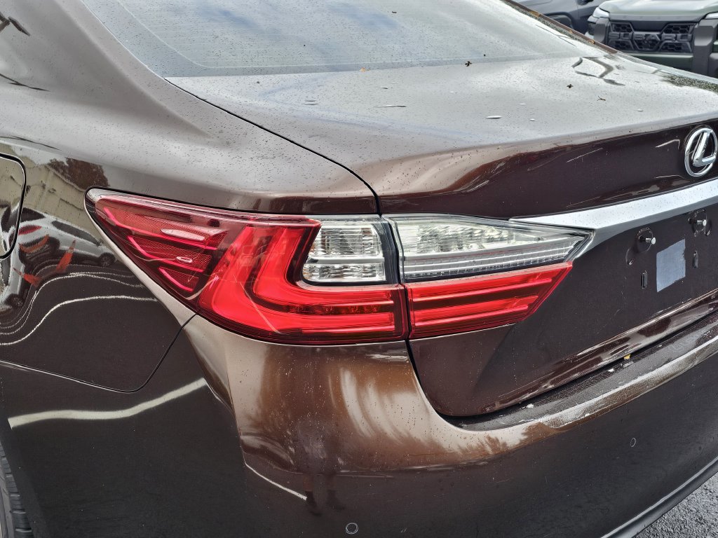 Used 2016 Lexus ES 350 w/ Premium Package w/Wood Trim FWD image 7