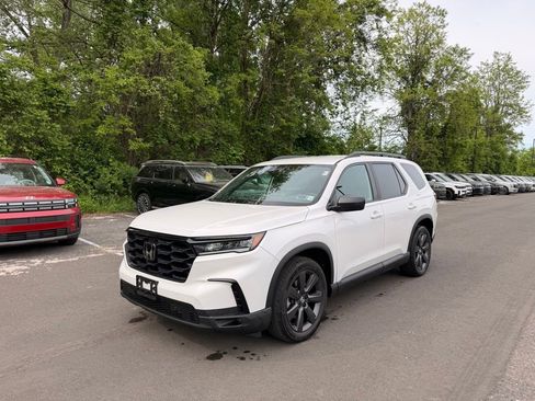 Used 2023 Honda Pilot Sport image 8