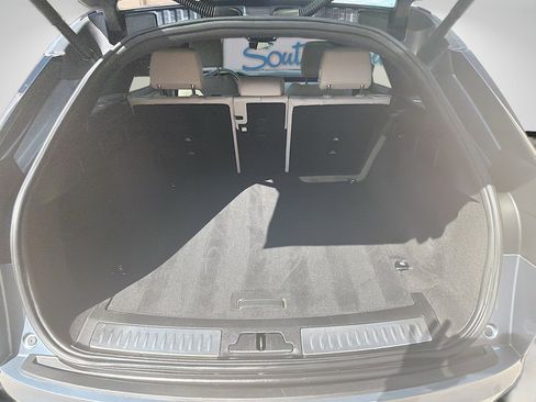 Used 2021 Land Rover Range Rover Velar R-Dynamic S image 27