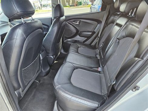 Used 2011 Hyundai Tucson GLS image 11