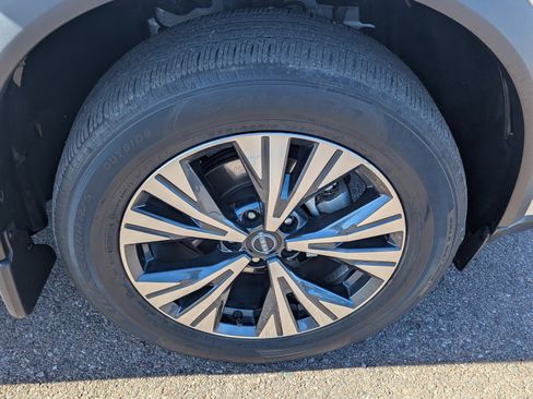 Used 2023 Nissan Rogue SV w/ SV Premium B Package image 10