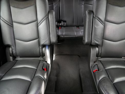 Used 2019 Cadillac Escalade ESV Premium Luxury image 13