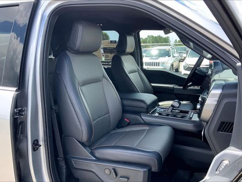 Used 2025 Ford F150 Lariat w/ Equipment Group 501A Mid image 9