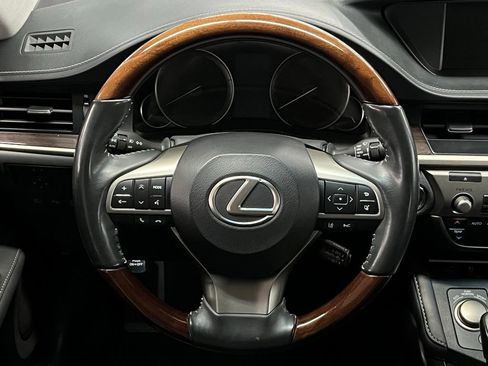 Used 2018 Lexus ES 350 w/ Luxury Package w/Wood Trim image 7