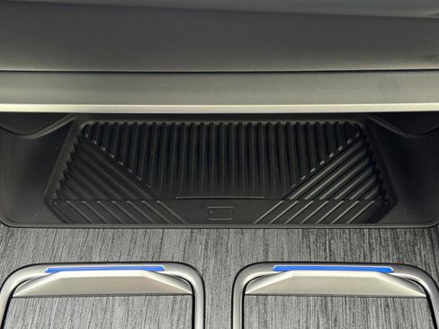 Used 2023 BMW 760i xDrive w/ Executive Package image 34