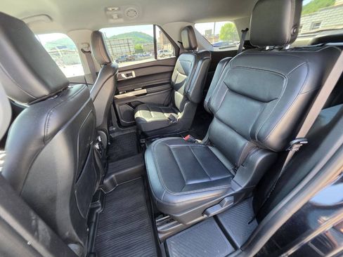 Used 2020 Ford Explorer XLT w/ Equipment Group 202A AWD/4WD image 15