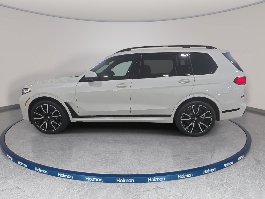Used 2022 BMW X7 xDrive40i w/ M Sport Package AWD/4WD image 9