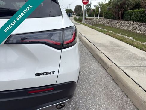 Used 2025 Honda HR-V Sport image 17